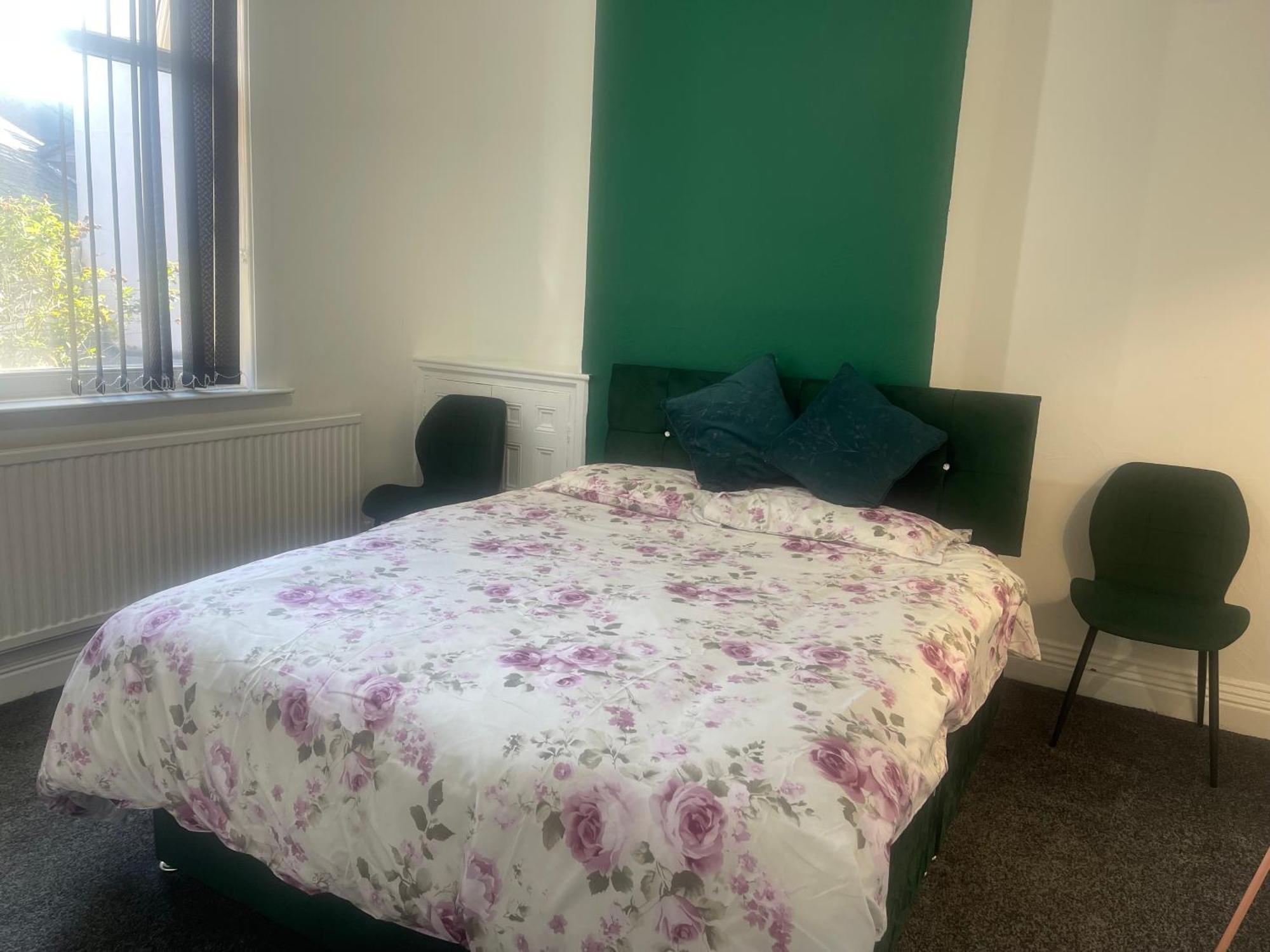 Princess Shahzadi, Manchester